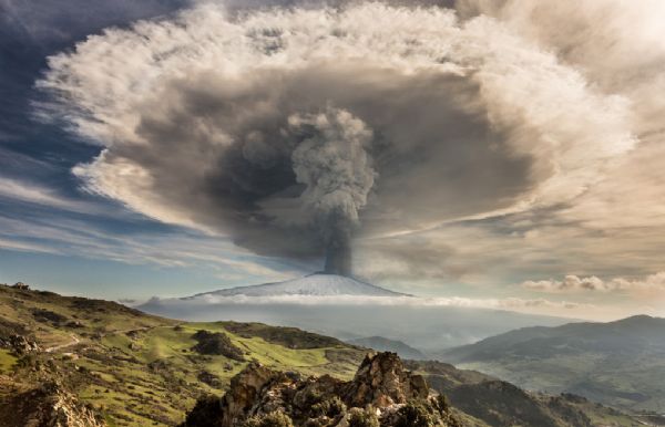 火山喷发画面 江苏环境网